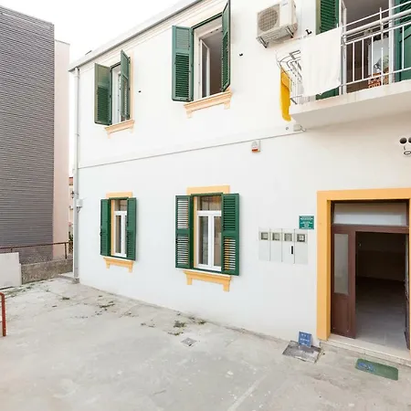 Roko Luxury 1 Guest house